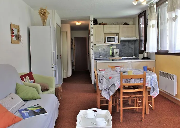 Appartement Cosy A Risoul 1850 : 2 Pieces, Coin Montagne, 6 Couchages, Ski Aux Pieds, Terrasse Sud - Fr-1-330-125