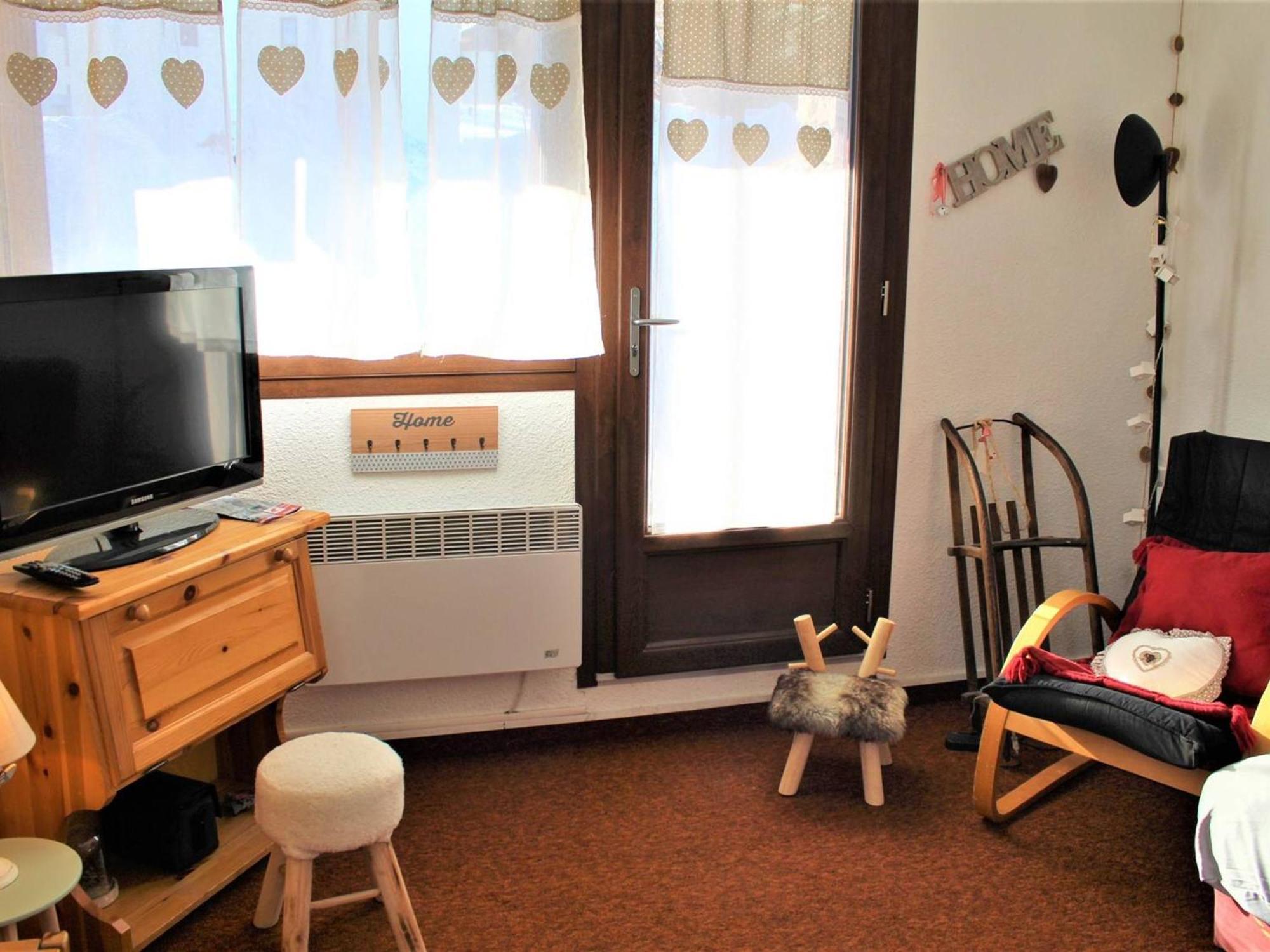 Apartment Cosy A 1850 : 2 Pieces, Coin Montagne, 6 Couchages, Aux Pieds, Terrasse Sud - Fr-1-330-125 Risoul