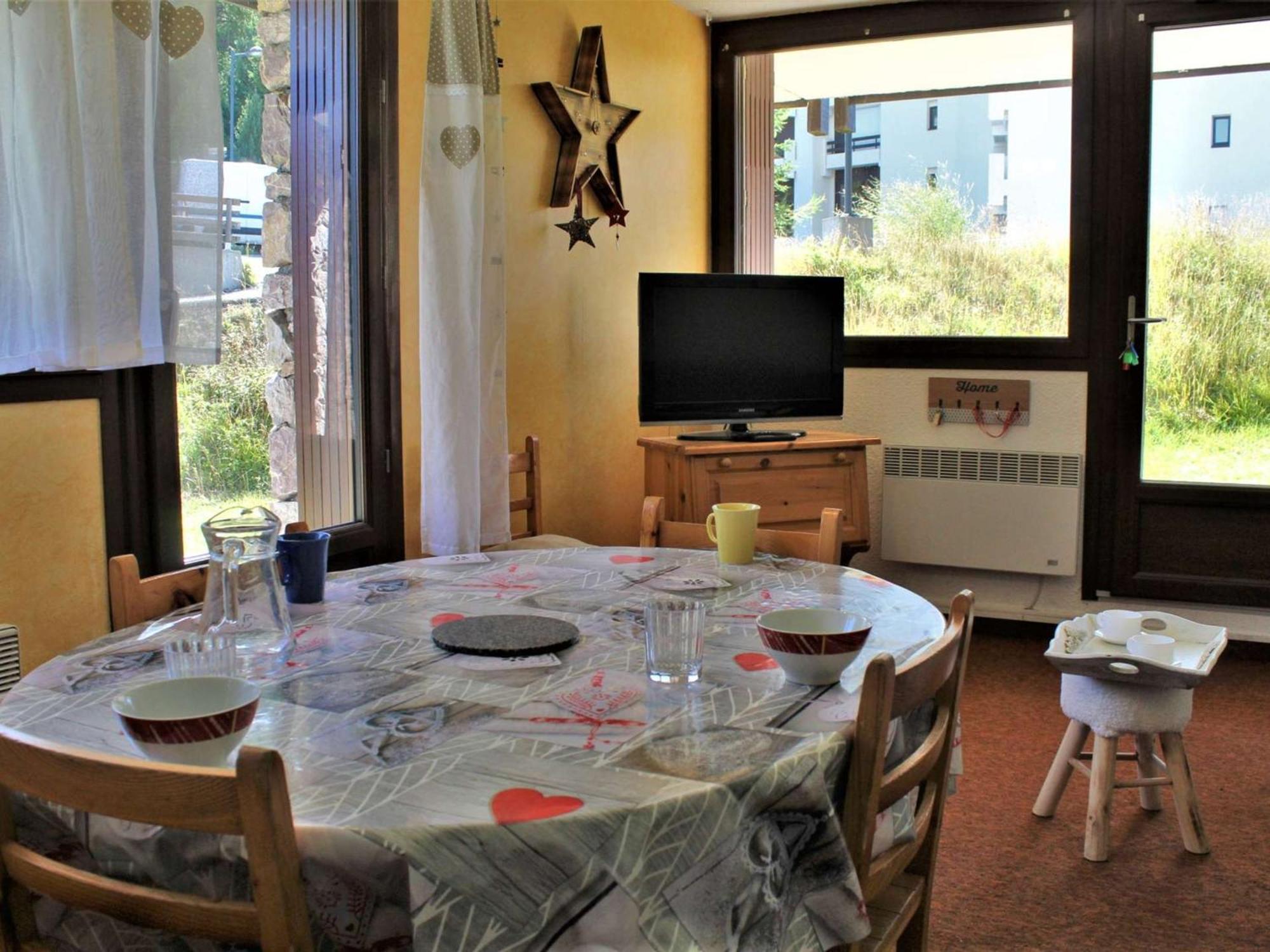 Apartment Cosy A 1850 : 2 Pieces, Coin Montagne, 6 Couchages, Aux Pieds, Terrasse Sud - Fr-1-330-125